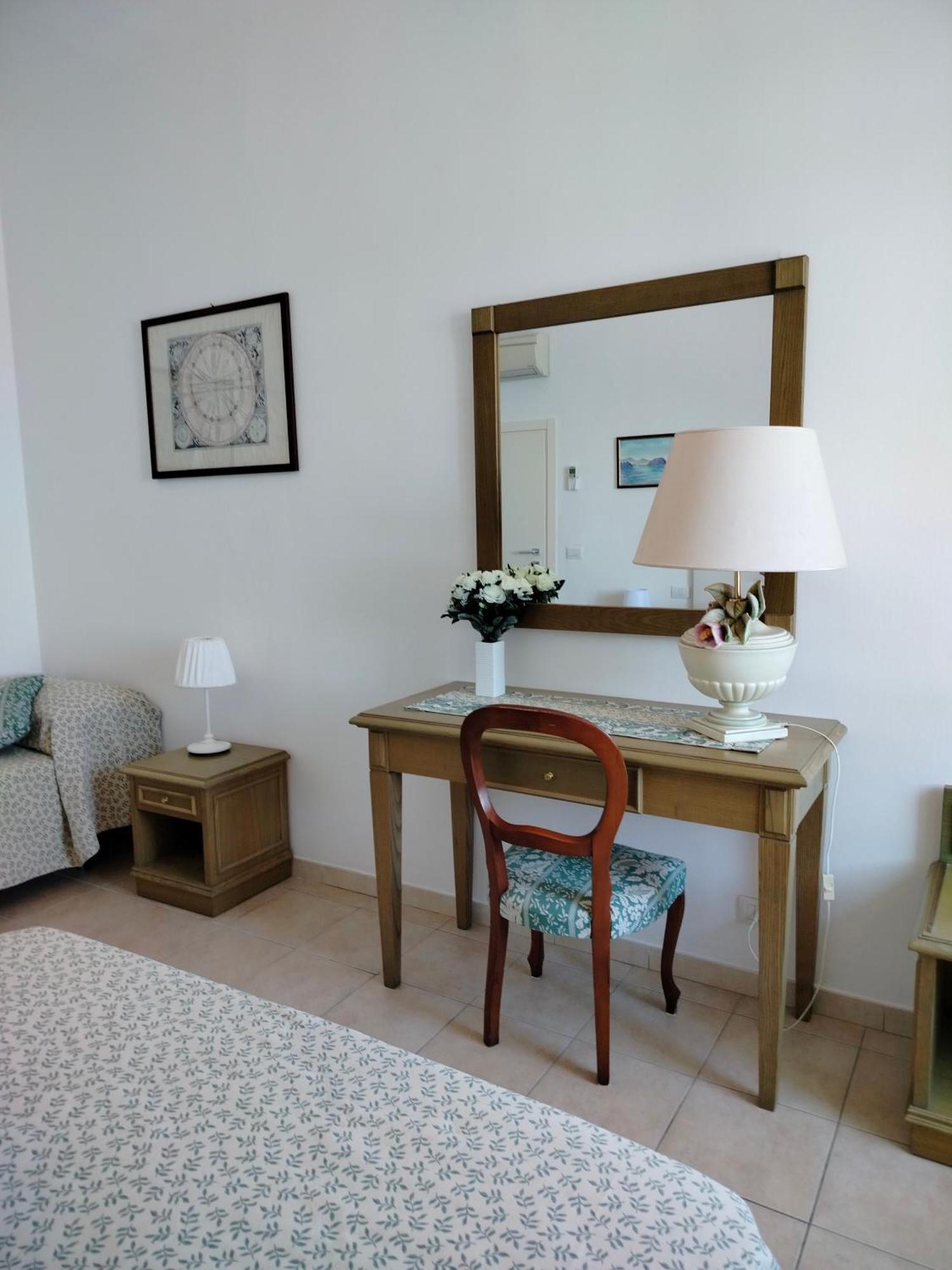 Апартаменты Casa La Marinella Sul Porto Порто Санто Стефано Экстерьер фото